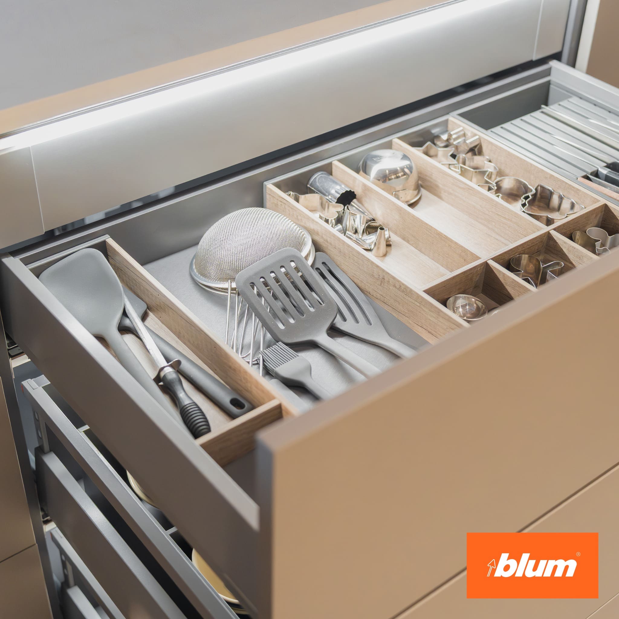 Phụ kiện bếp Blum